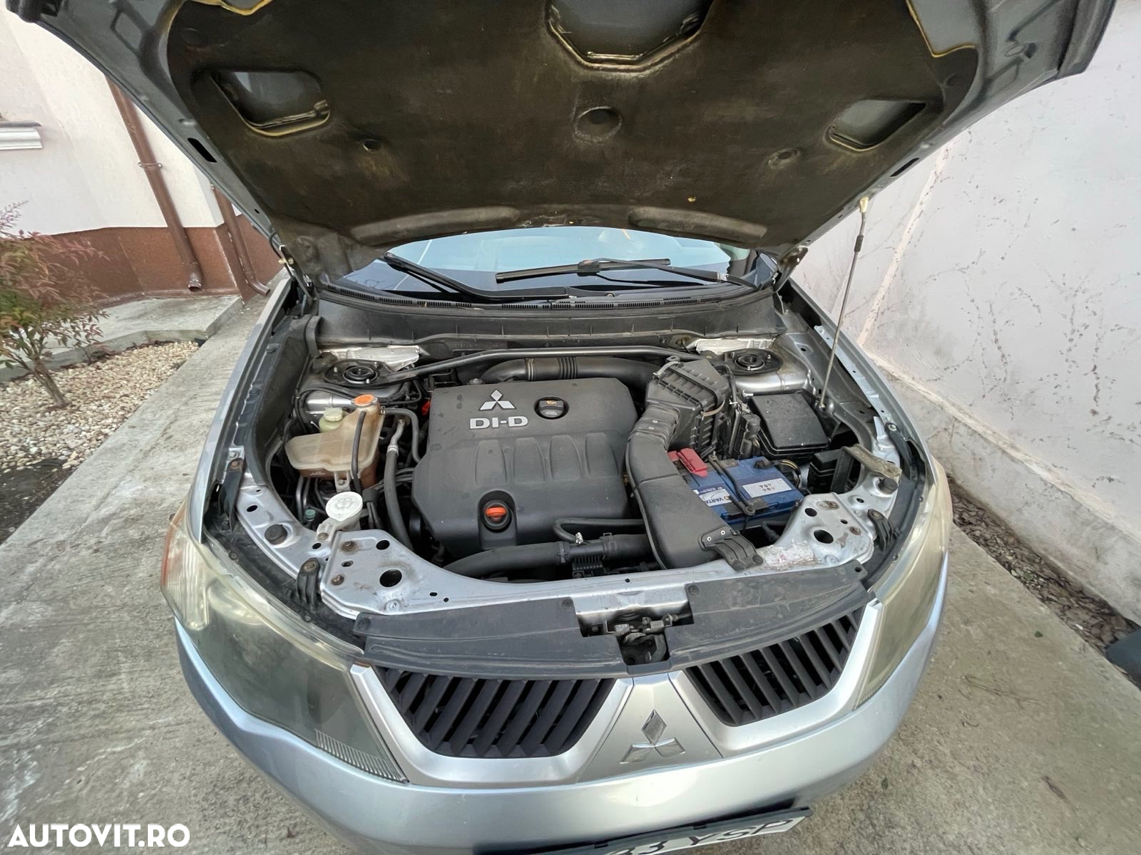 Mitsubishi Outlander - 8