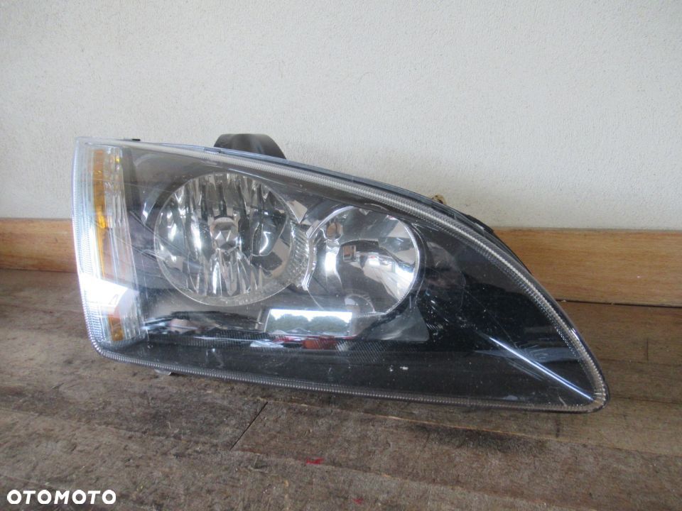 LAMPA PRZÓD PRZEDNIA PRAWA LEWA FORD FOCUS MK2 2004-2007 rok