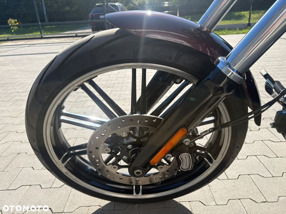 Harley-Davidson Softail Breakout - 18