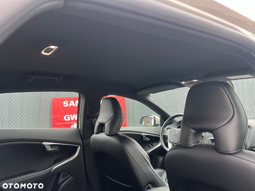 Volvo V40 D3 Momentum - 25