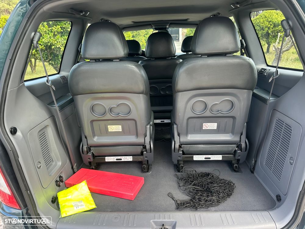 Hyundai Trajet 2.0 CRDi GLS - 18