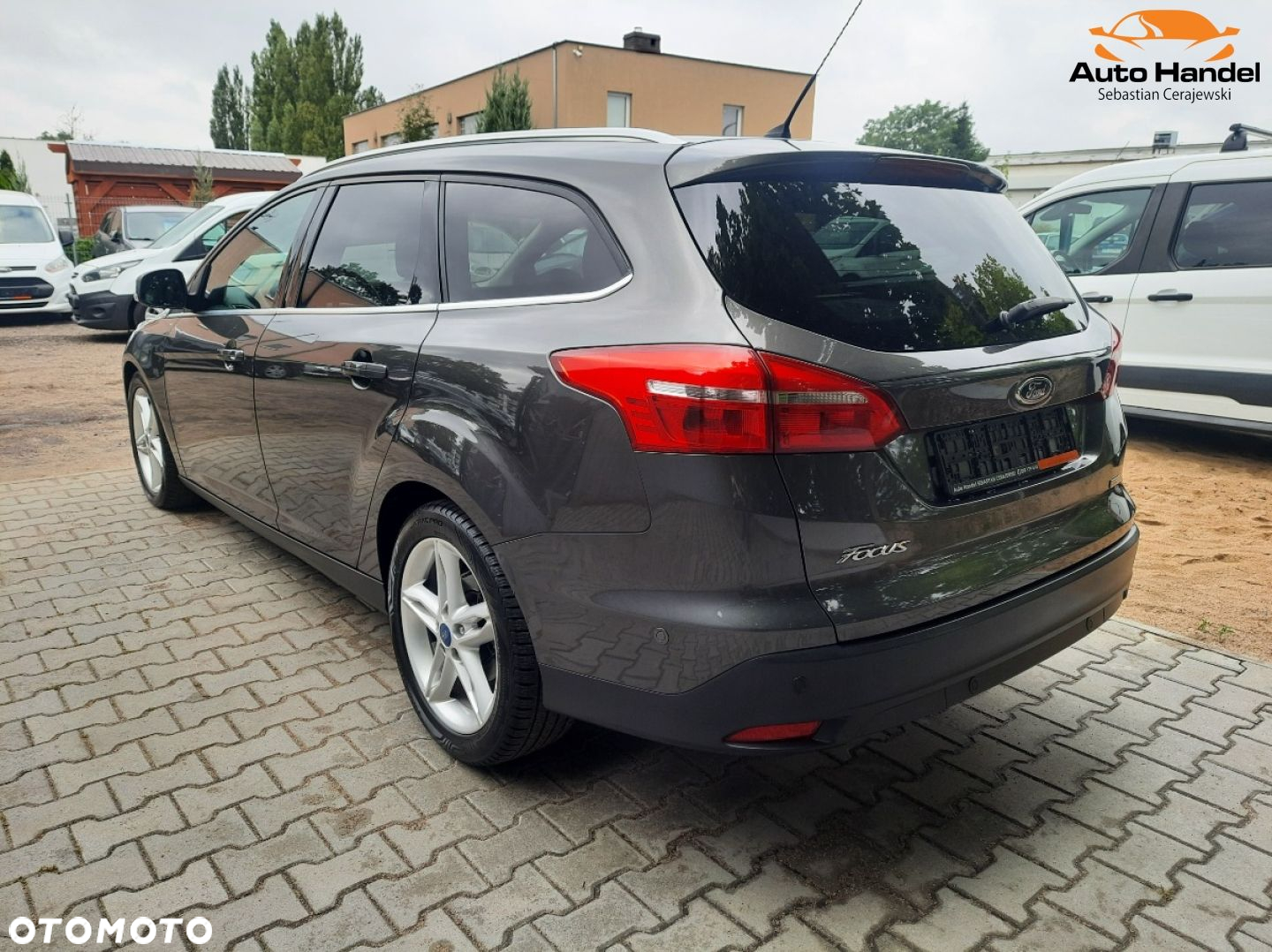 Ford Focus Turnier 1.0 EcoBoost Start-Stopp-System TITANIUM - 12