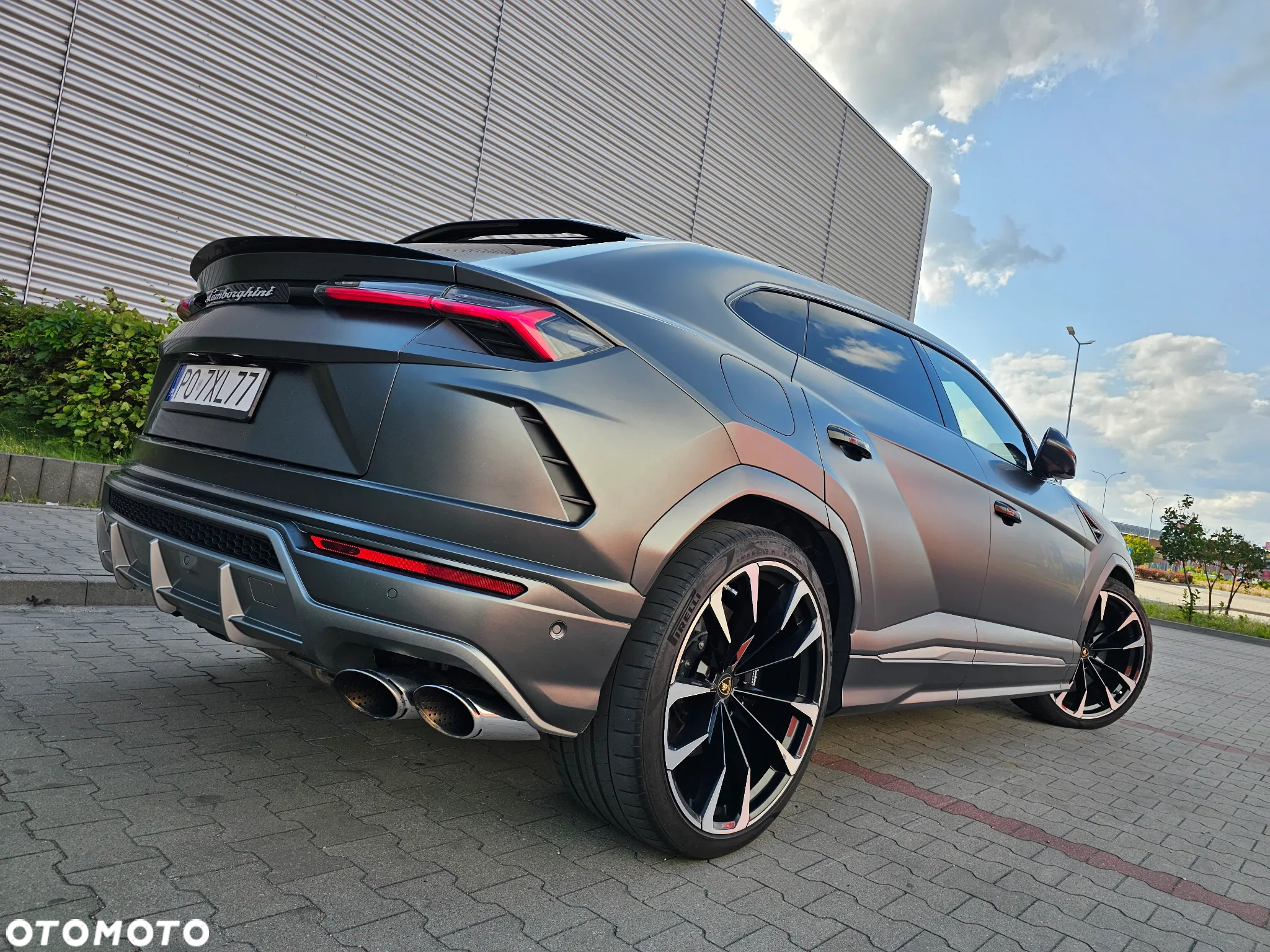 Lamborghini Urus Standard - 2