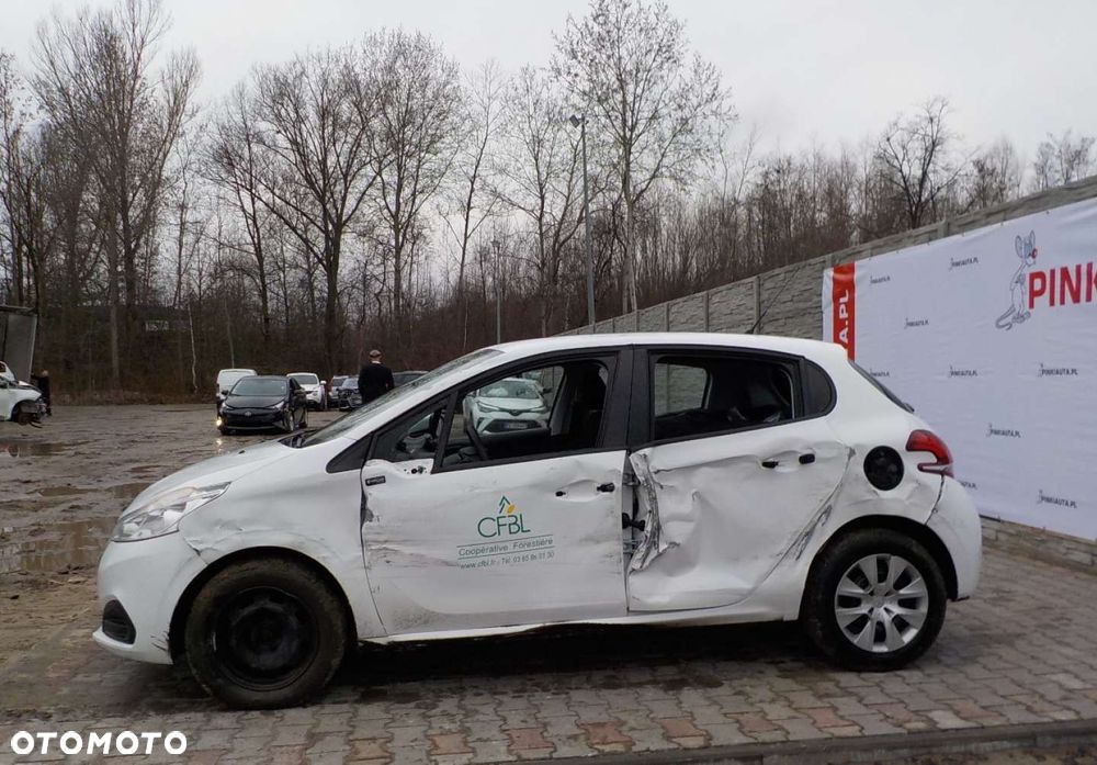 Peugeot 208 - 5