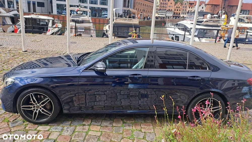 Mercedes-Benz Klasa E 200 4-Matic 9G-TRONIC - 21