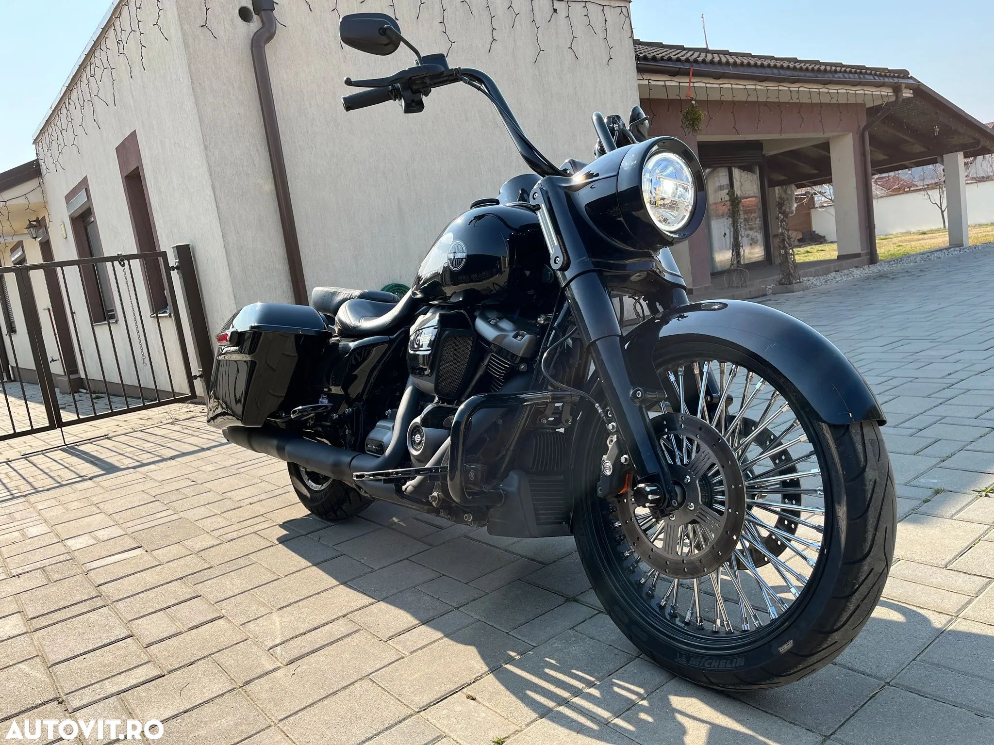 Harley-Davidson FLHRS Road King Custom - 1
