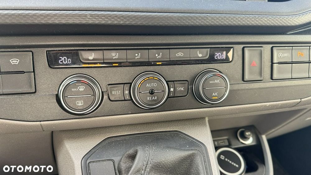 Volkswagen Caravelle - 20