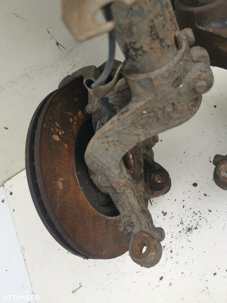 Piasta Zwrotnica Prawa  Lewa Przednia Ford GALAXY MK3 1.8TDCI - 2