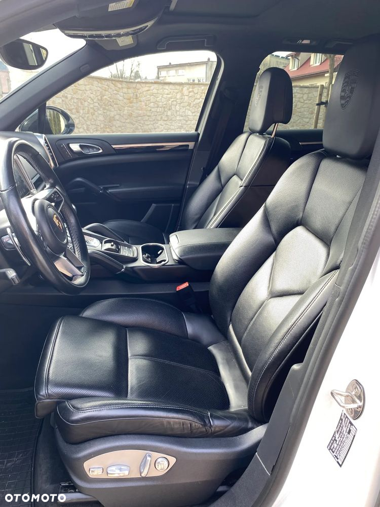 Porsche Cayenne Platinum Edition - 14