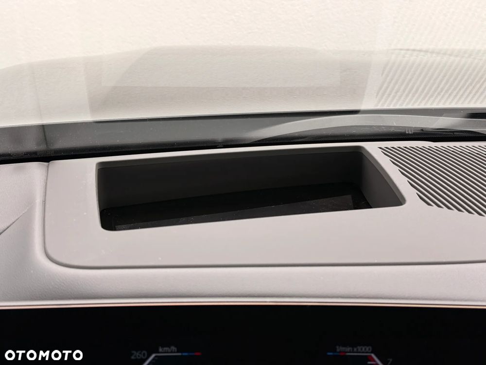 BMW Seria 5 520i - 25