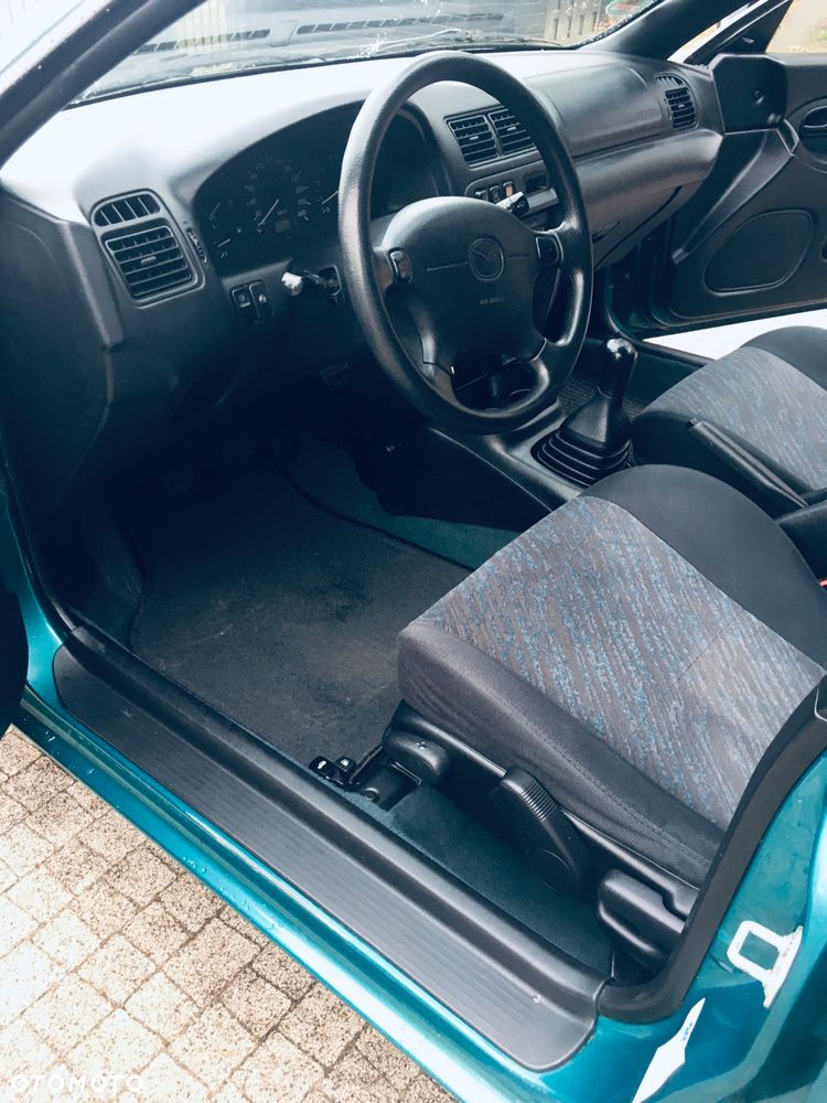Mazda 323F - 14
