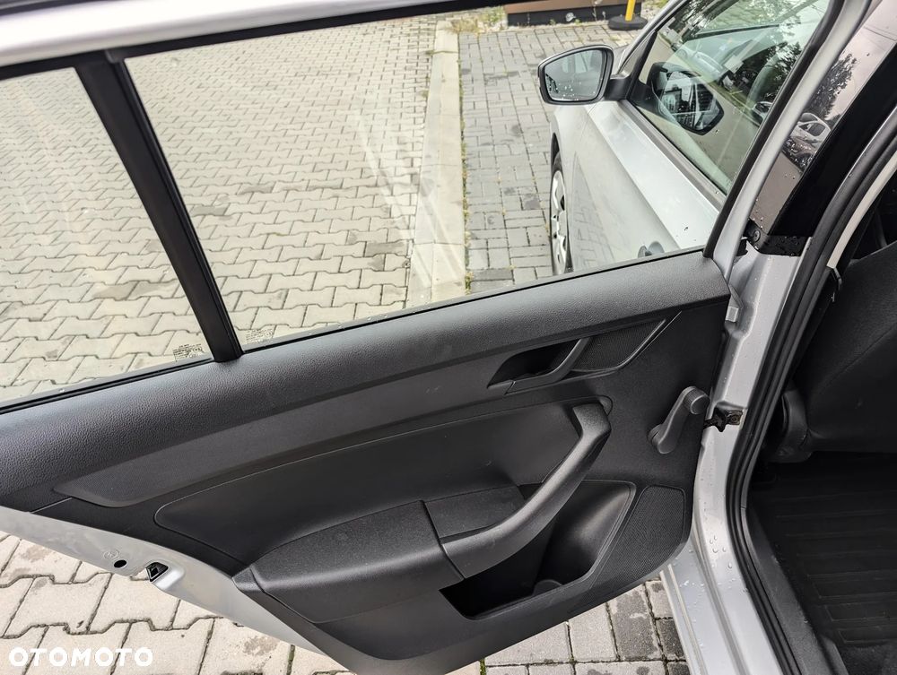 Skoda RAPID 1.2 TSI Ambition - 16