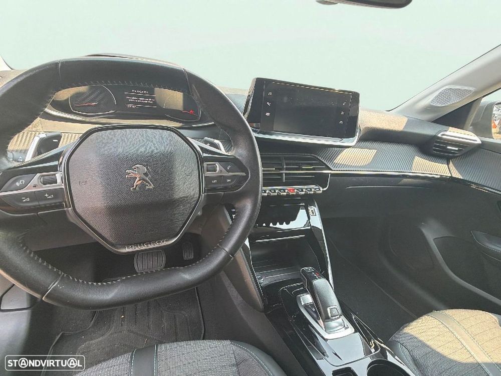 Peugeot 208 - 12