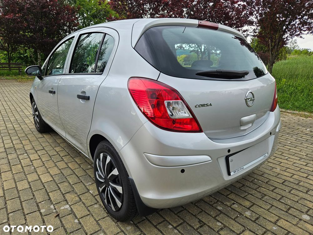 Opel Corsa 1.2 16V Essentia - 10