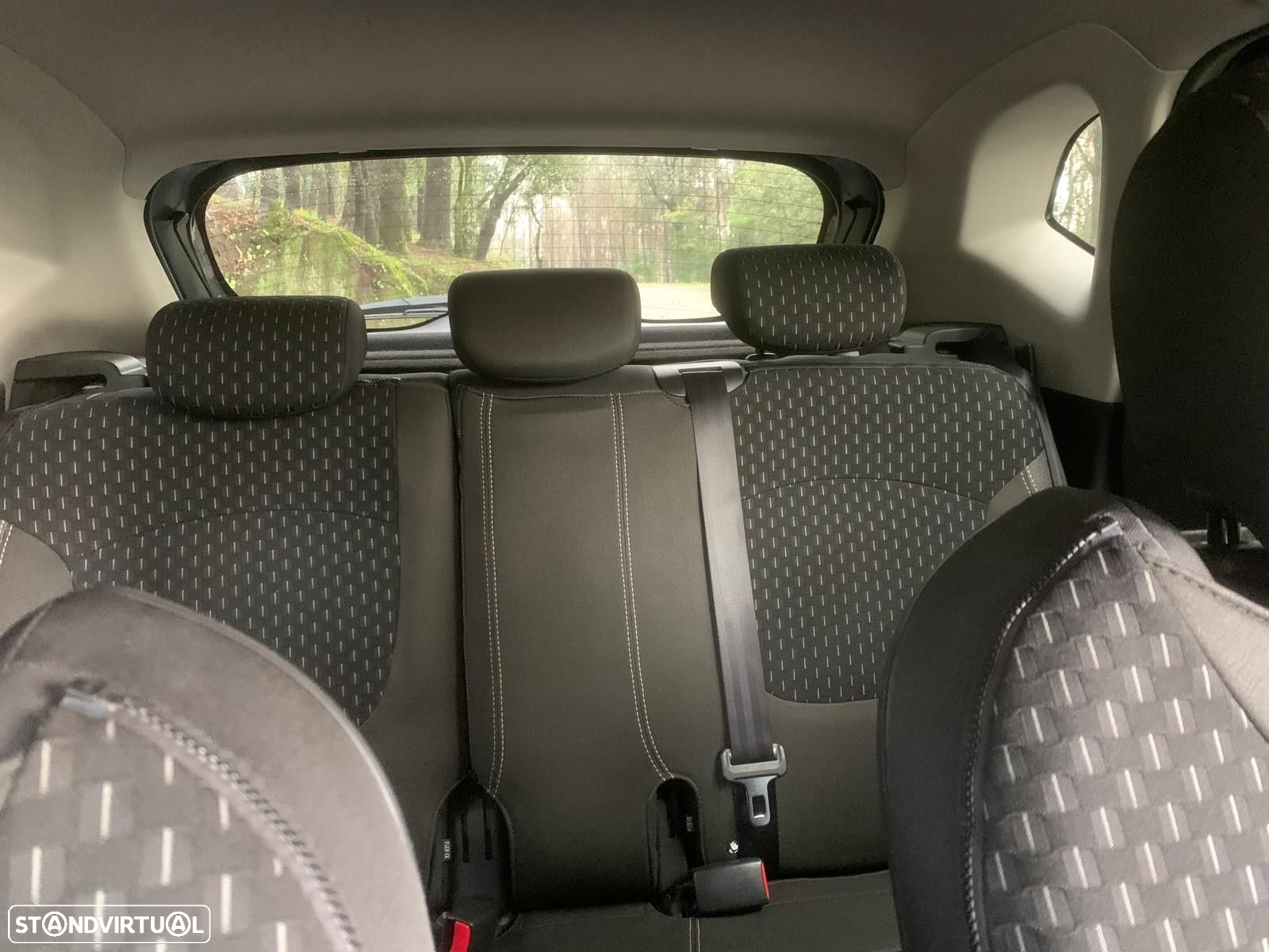 Renault Captur 1.5 dCi Exclusive EDC - 29