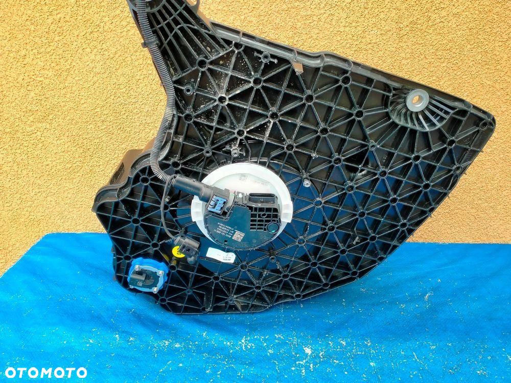 Audi A4 B9 Lift Zbiornik Pompa AdBlue 8W0131878CD - 4