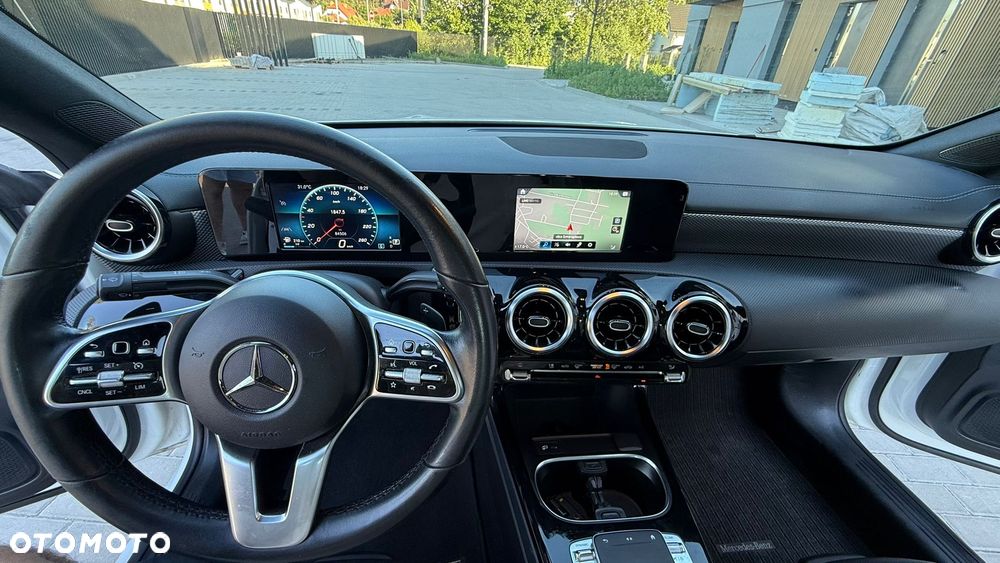 Mercedes-Benz CLA 180 Edition 1 7G-DCT - 11