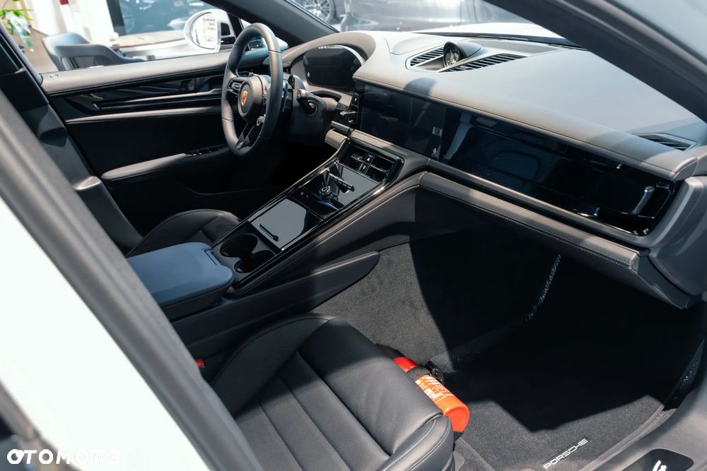 Porsche Panamera 4 E-Hybrid PHEV - 32