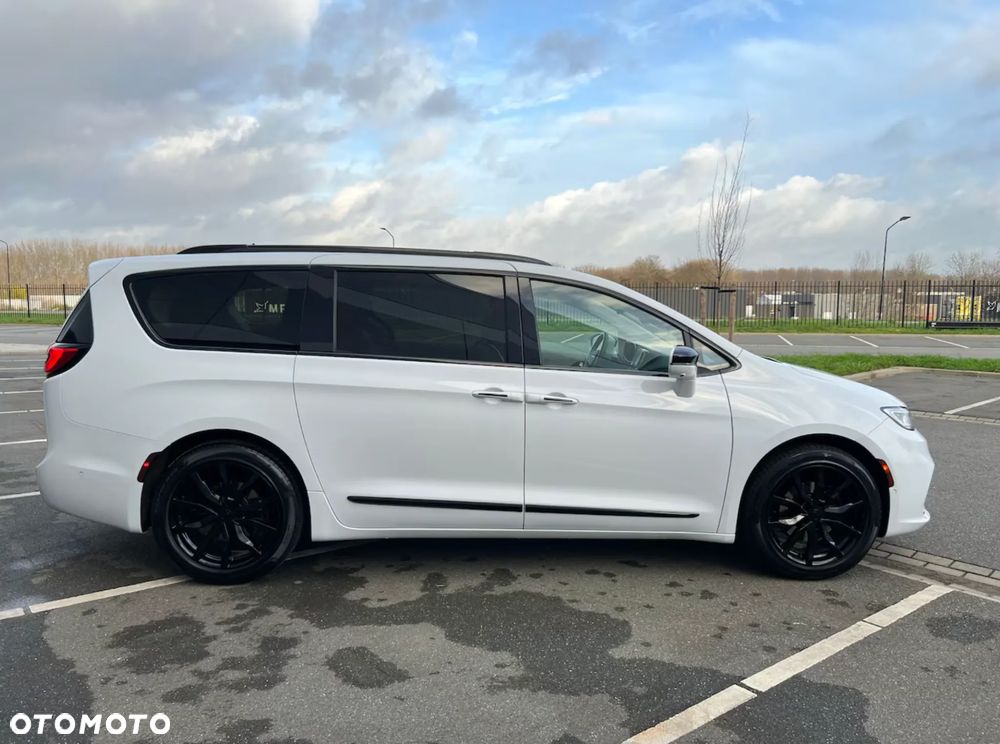 Chrysler Pacifica - 8