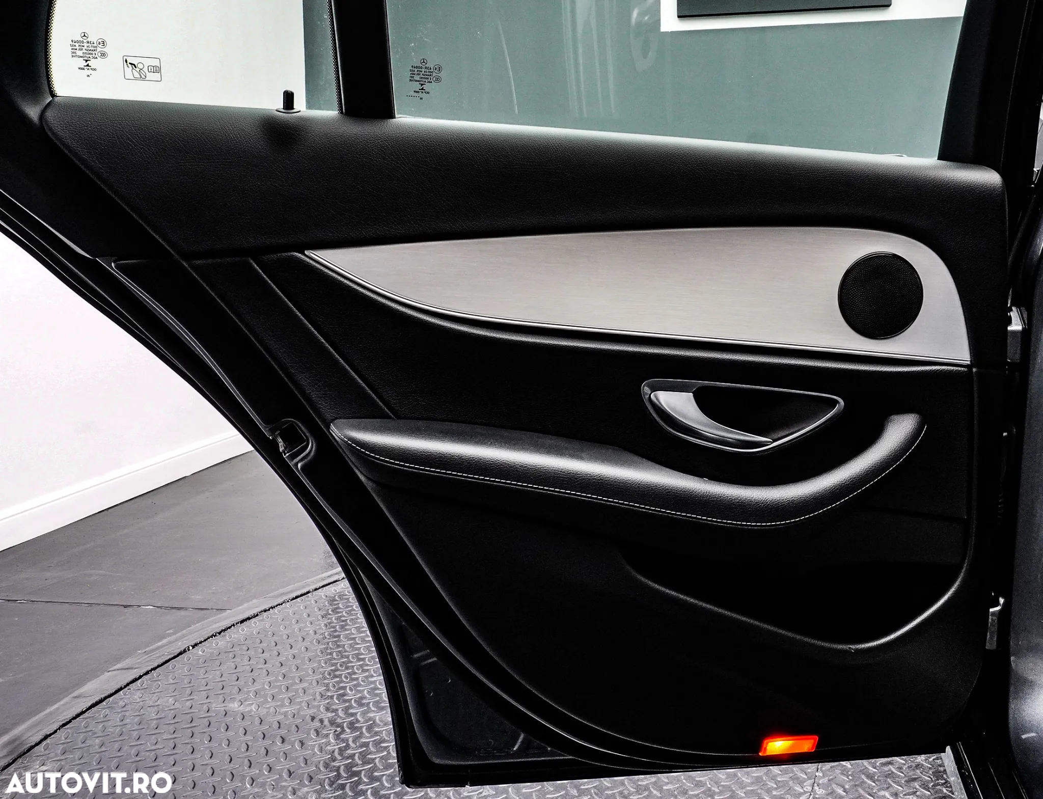 Mercedes-Benz E 300 Hybrid de T-Modell Aut. - 29
