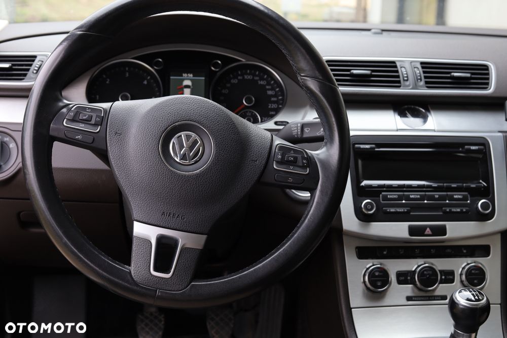 Volkswagen Passat 2.0 Blue TDI SCR Highline - 17