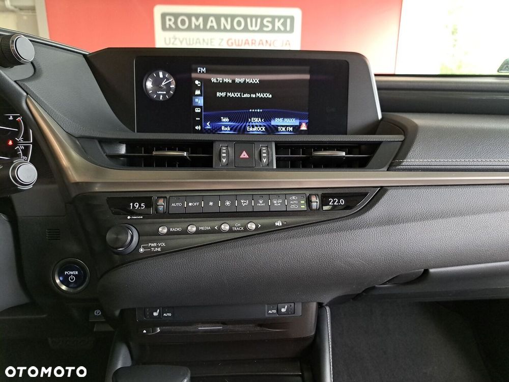 Lexus ES 300h Business Edition - 22