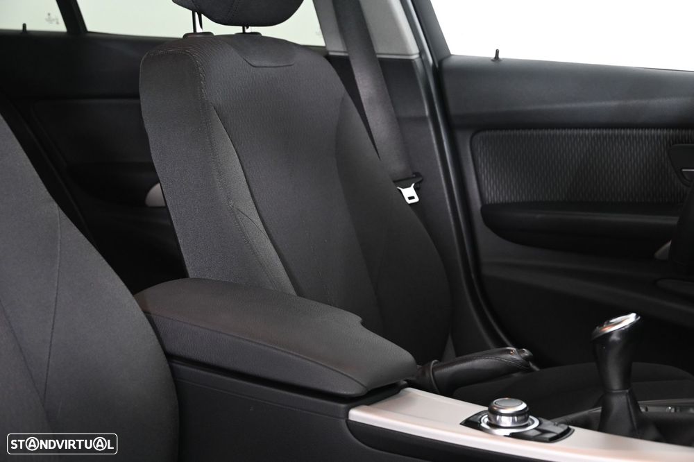 BMW 318 d Touring Advantage - 18