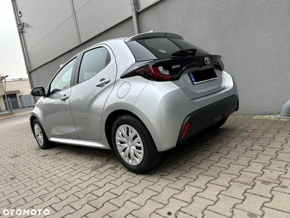Toyota Yaris 2023 photo 2