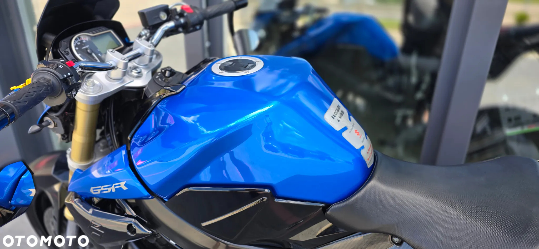 Suzuki GSR - 31