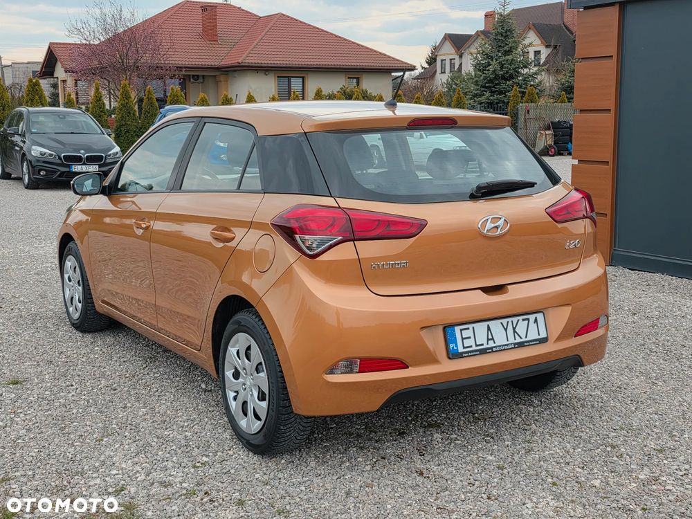 Hyundai i20 blue 1.2 Classic - 11