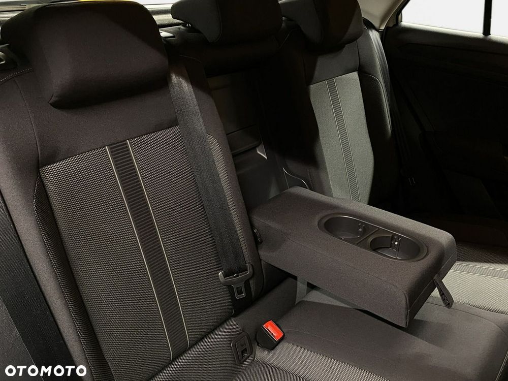 Volkswagen T-Roc - 17