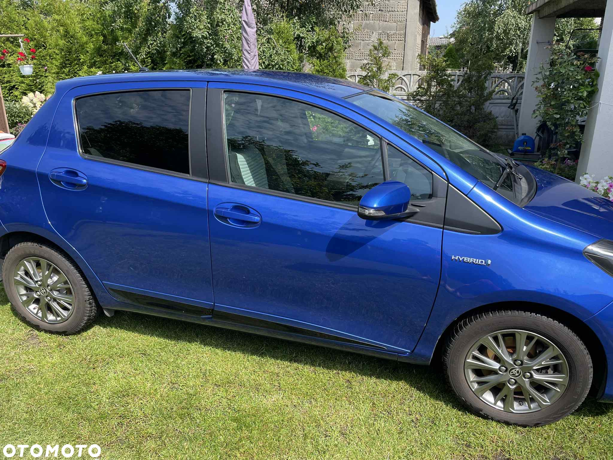 Toyota Yaris Hybrid 100 Premium - 2