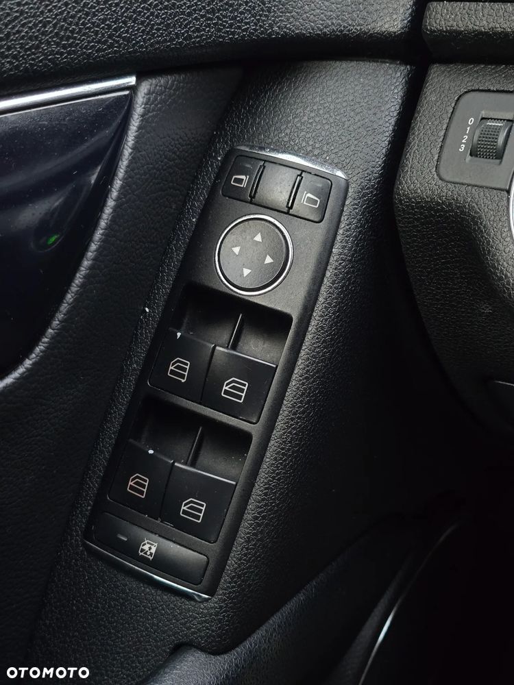 Mercedes-Benz Klasa C 200 CDI Elegance - 29