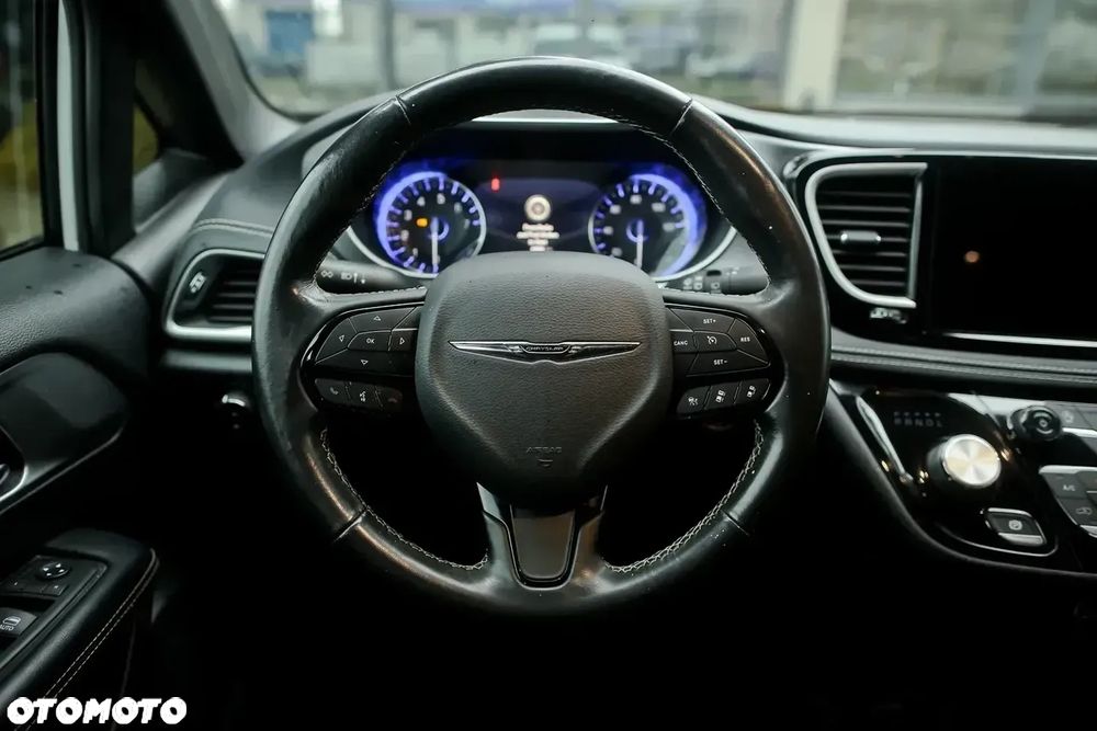 Chrysler Pacifica - 19