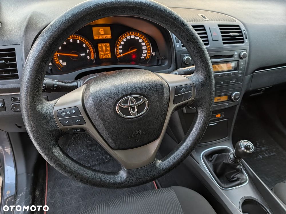 Toyota Avensis 1.6 - 9