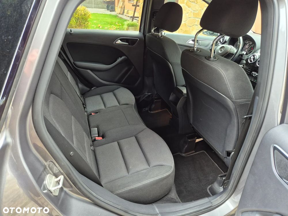 Mercedes-Benz Klasa B 180 d 7G-DCT Edition - 23