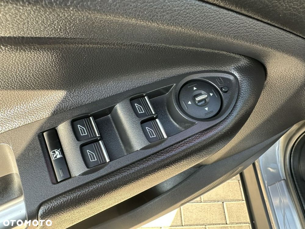 Ford Kuga 2.0 TDCi 2x4 Titanium - 16