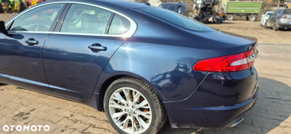 Jaguar XF - 10