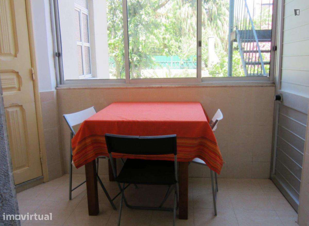 Quarto - localizado em Amadora Lisbon - Grande imagem: 4/10