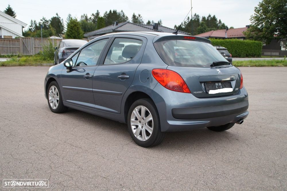 Peugeot 207 - 1