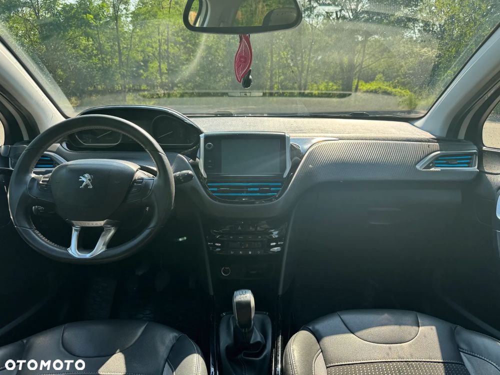 Peugeot 2008 1.2 Pure Tech Allure S&S - 15