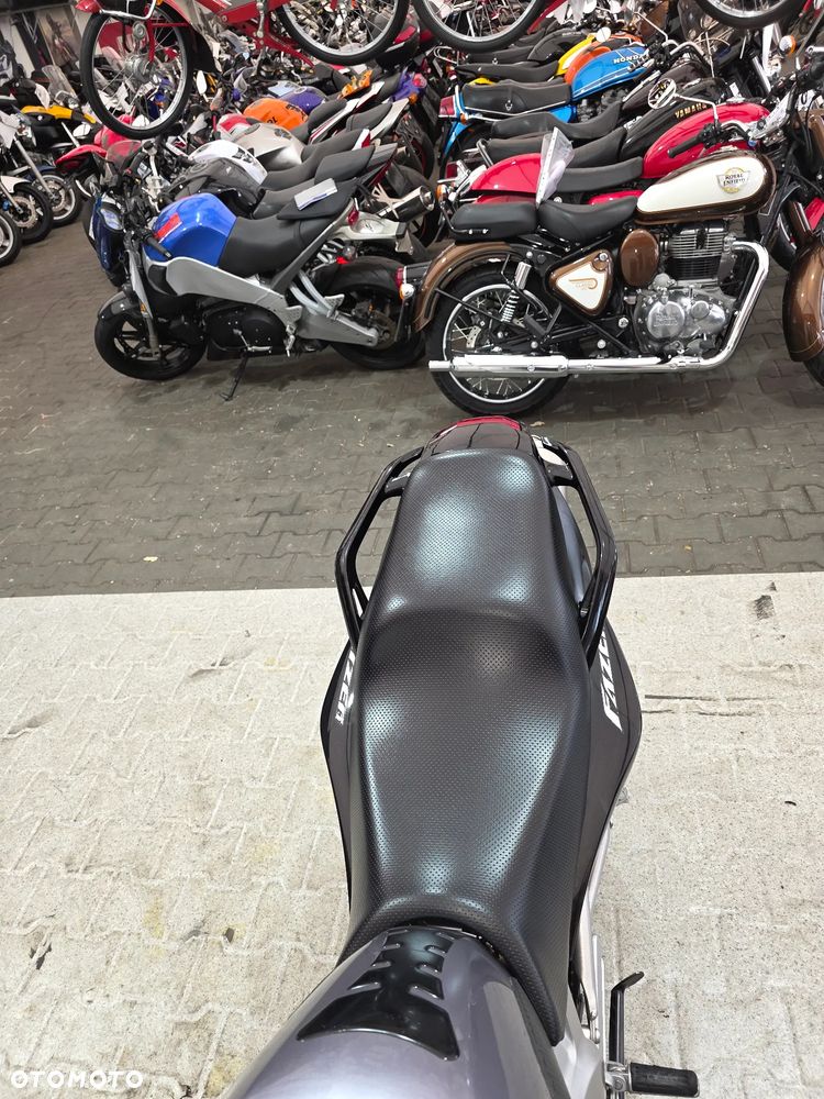 Yamaha FZ - 28