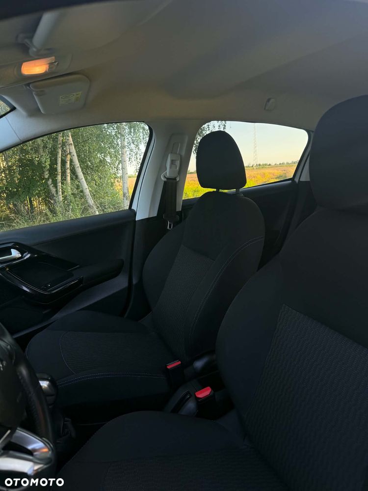 Peugeot 208 PureTech 82 Start & Stop Style - 17