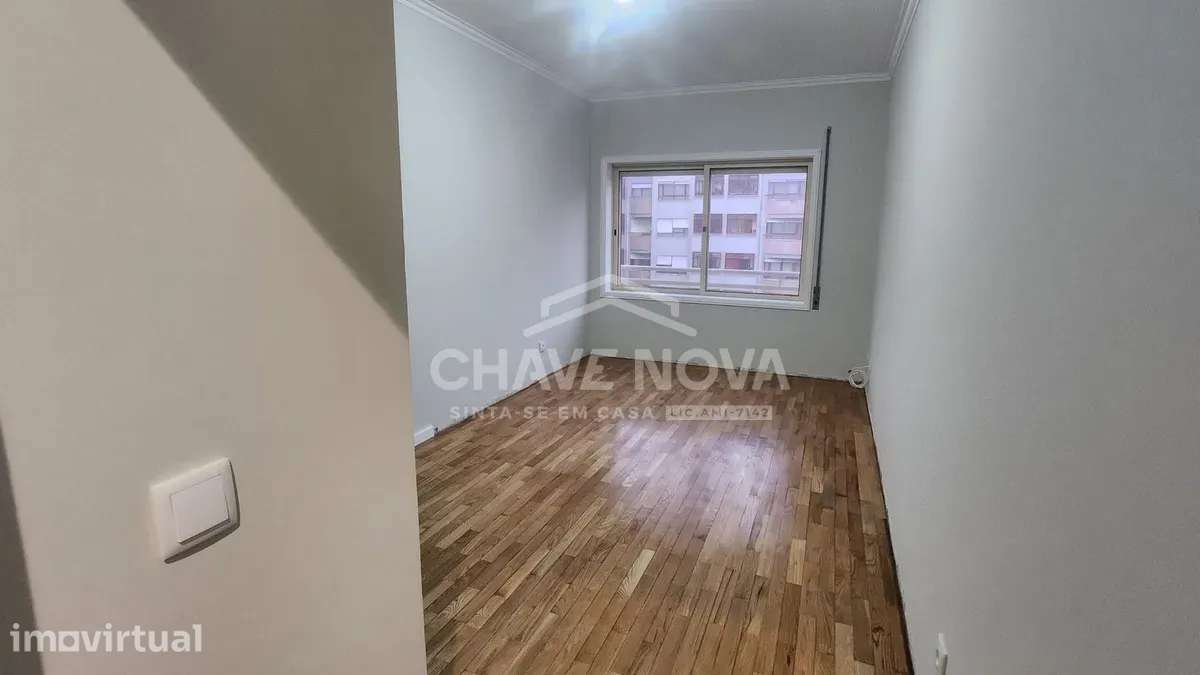 T1 totalmente remodelado, com garagem e condomínio fechado com jardim - Grande imagem: 5/19