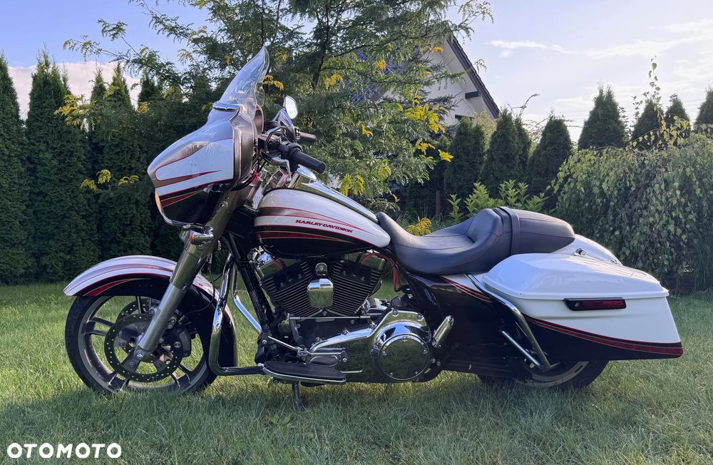 Harley-Davidson Touring Street Glide - 19