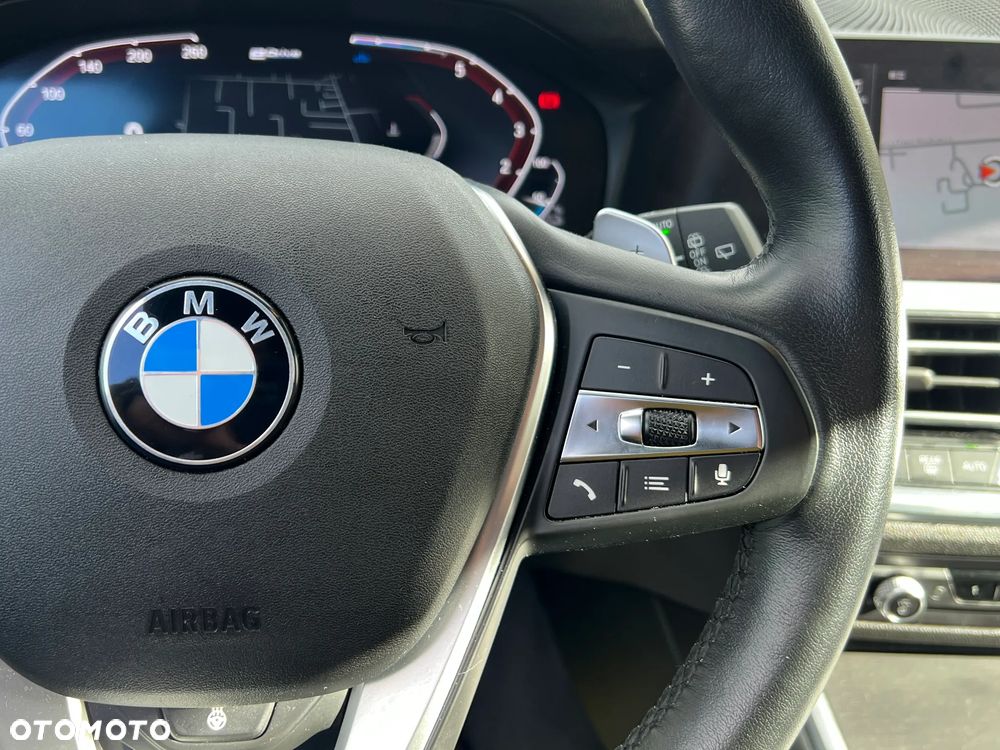 BMW Seria 3 330e Sport Line - 11