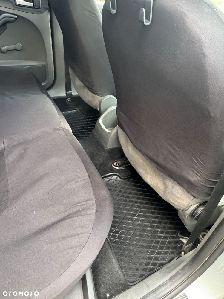 Ford Focus 1.6 TDCi DPF Ambiente - 28