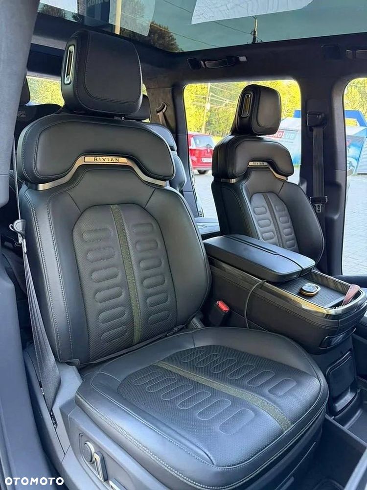 Rivian R1S - 10