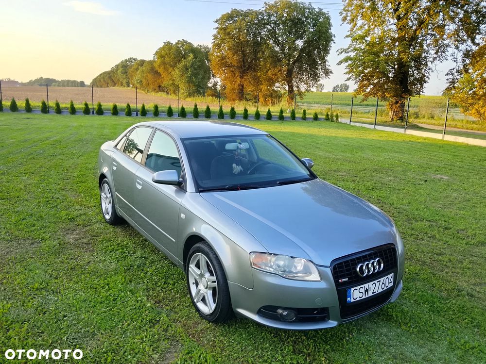 Audi A4 Limousine - 1