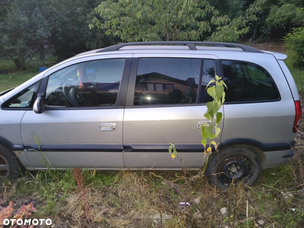 Opel Zafira 1.8 16V - 10